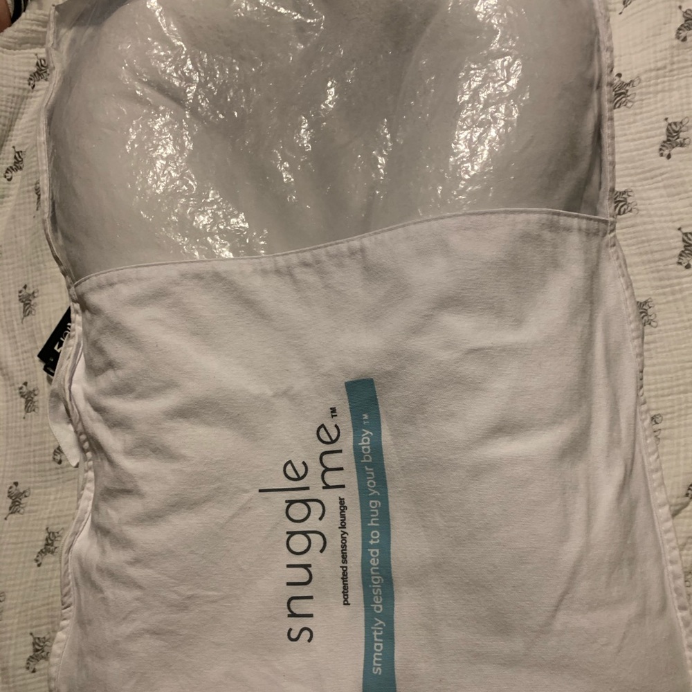 Snuggle Me Organic with cover